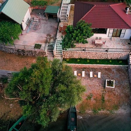 Luxury House Lotos Apartment Golubovci Екстериор снимка
